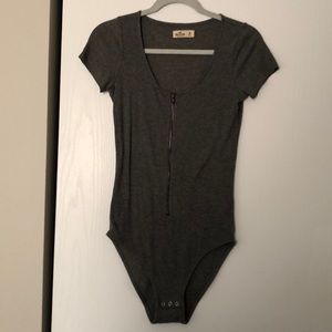 Grey ribbed SS body suit with front zipper